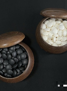 日本34号本蛤围棋。白厚9.69—9.77毫米，180颗，黑子本那智黑181