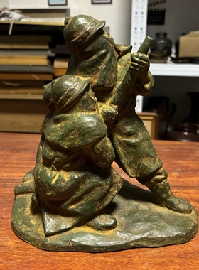 日本早期古铜兵消防员铜摆件，重5.3公斤，高25厘米，宽25厘米。