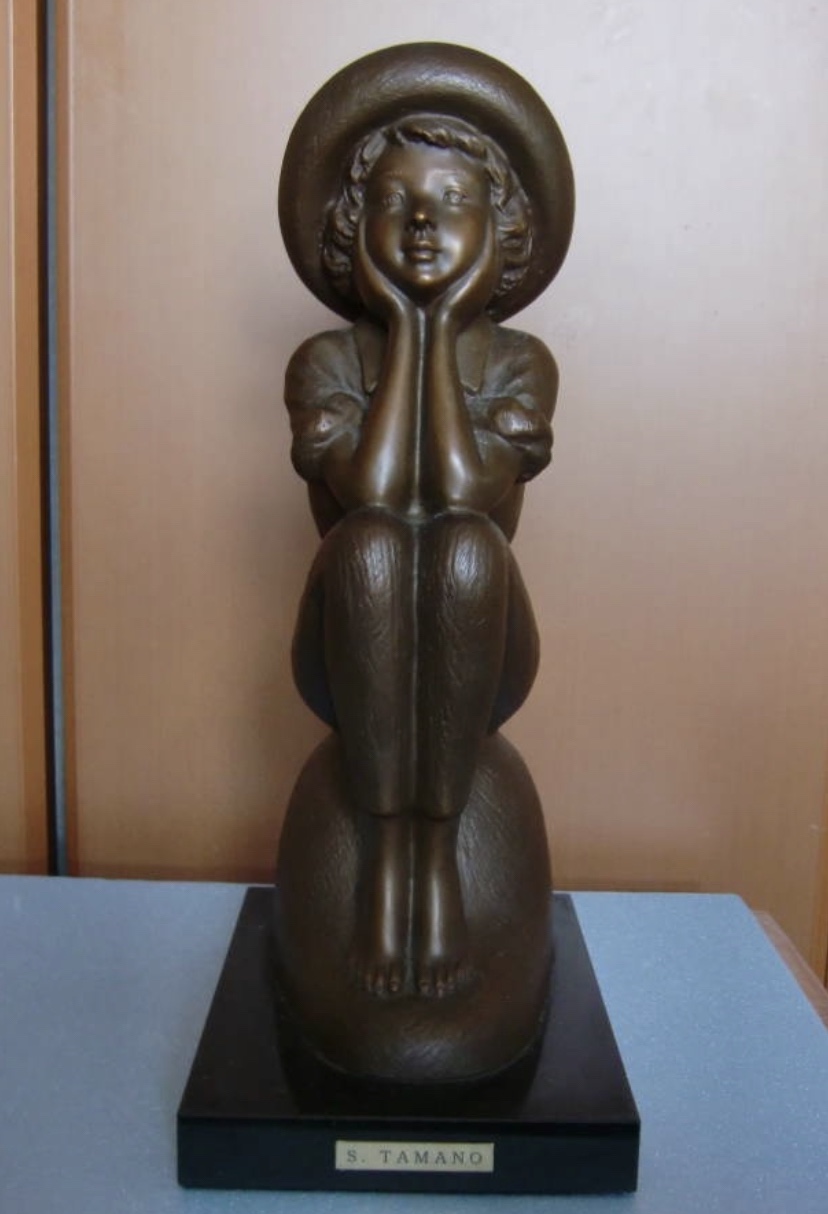玉野勢三作限量版铸铜萝莉，重7公斤，高37.5厘米，全球发行30个