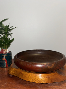 清中期紫铜笔洗，重2.07公斤，直径29.5厘米，高6.7厘米