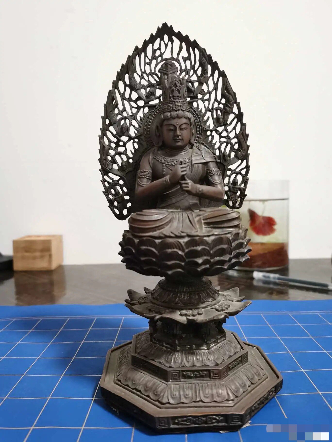 日本纯铜佛像，重2.77千克，高26.5cm，宽12cm，纯铜錾刻工艺细腻