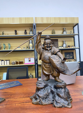 日本政光作手持鱼标铸铜惠比寿，重10公斤，高57厘米，包浆自然。