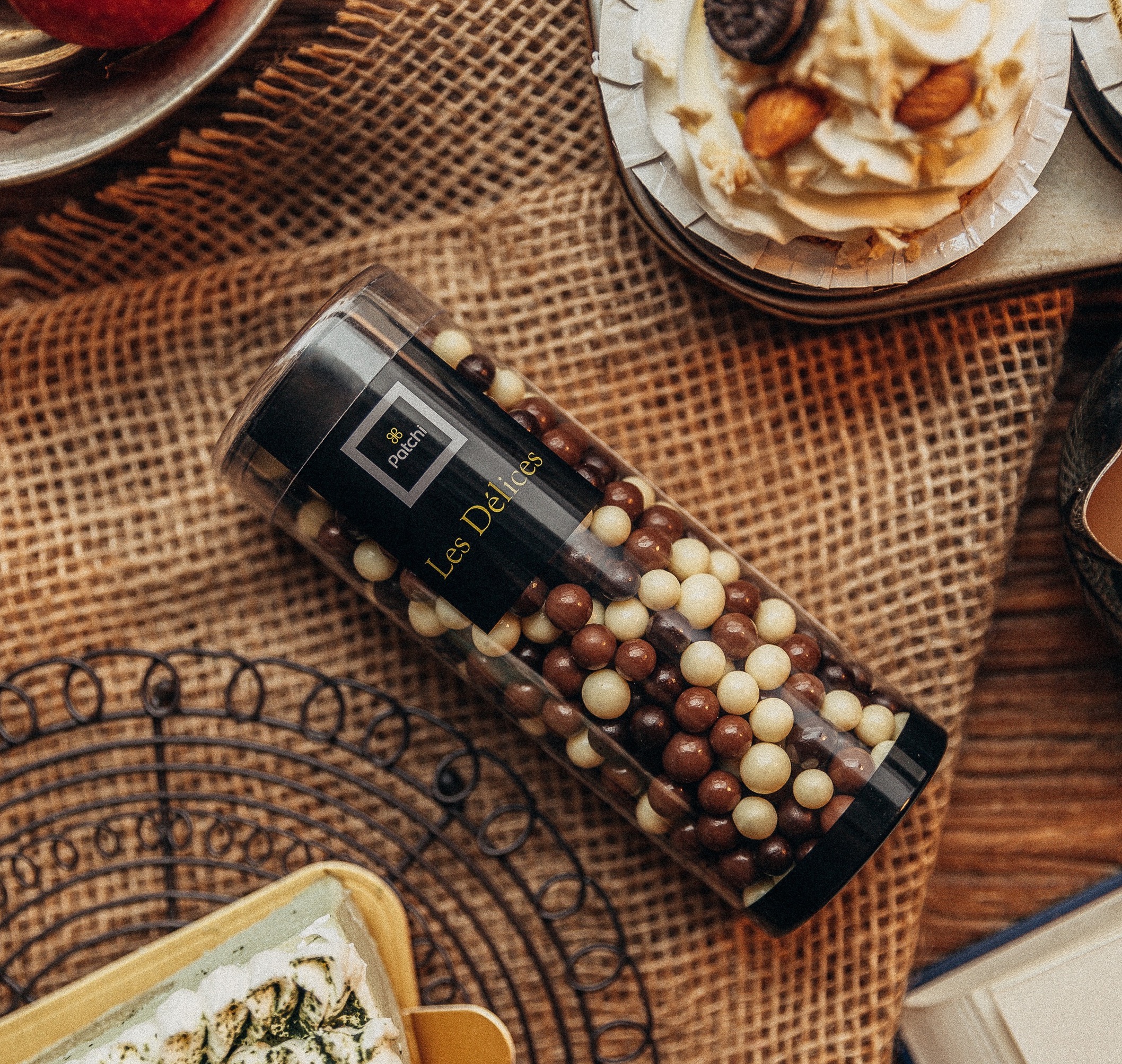 顺丰包邮迪拜进口 patchi黑牛奶白巧克力麦丽素节日礼物125g