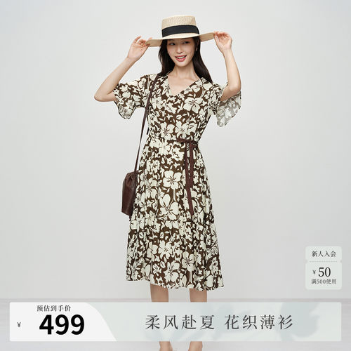 轻盈裙摆
荡漾涟漪
