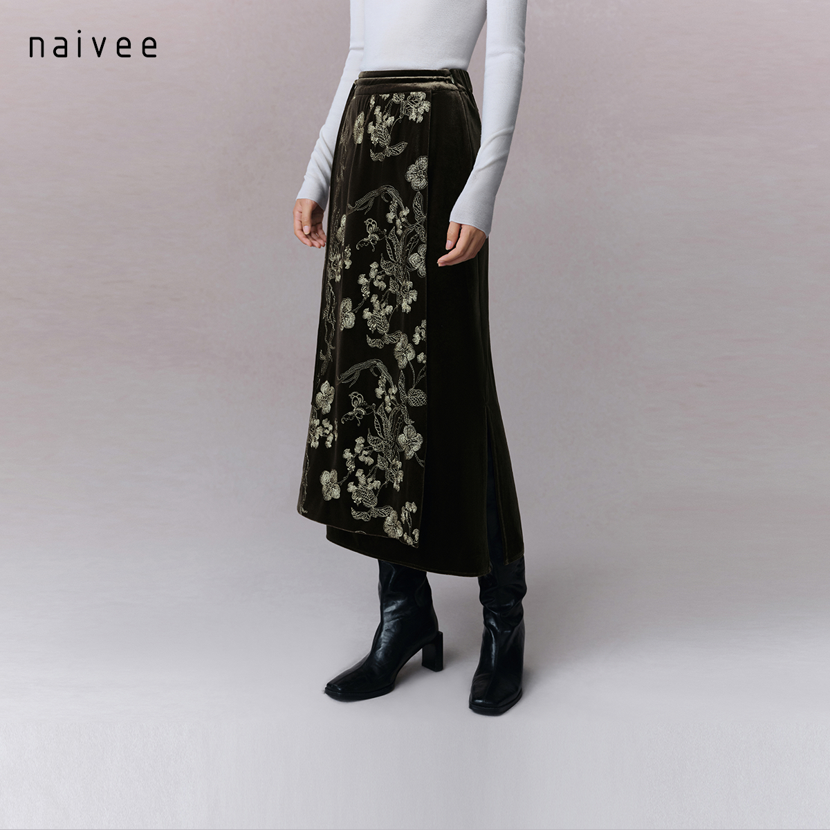 “东方艺术品”
丝绒金线绣马面裙