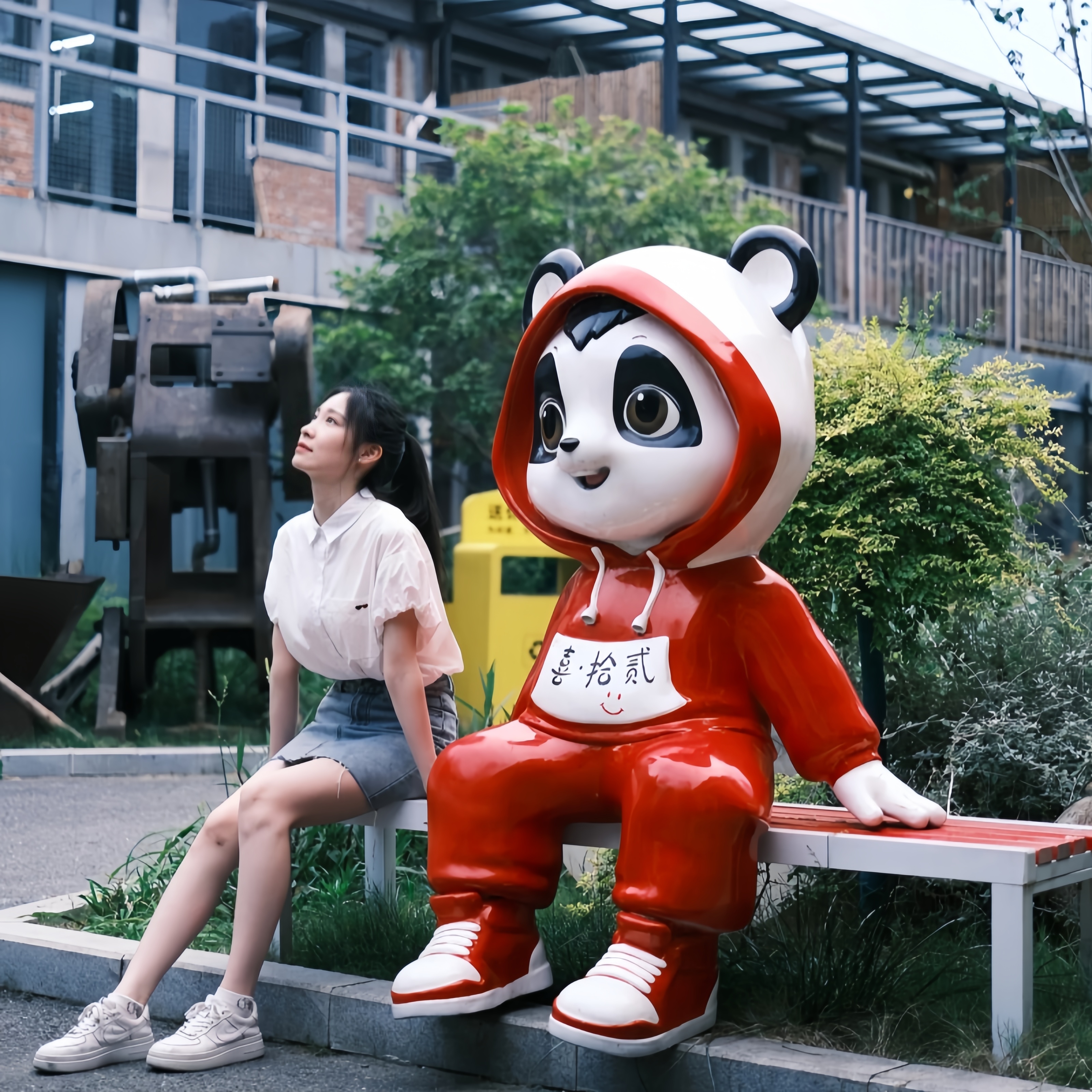 玻璃钢雕塑定制商场酒吧饭店门口大型卡通人物网红熊猫吉祥物摆件