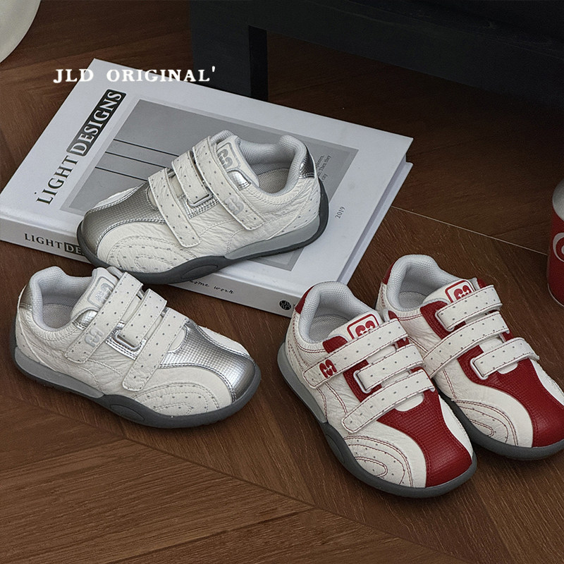 2026春节新款儿童魔术贴休闲鞋男童轻便运动鞋女童百搭平底板鞋潮