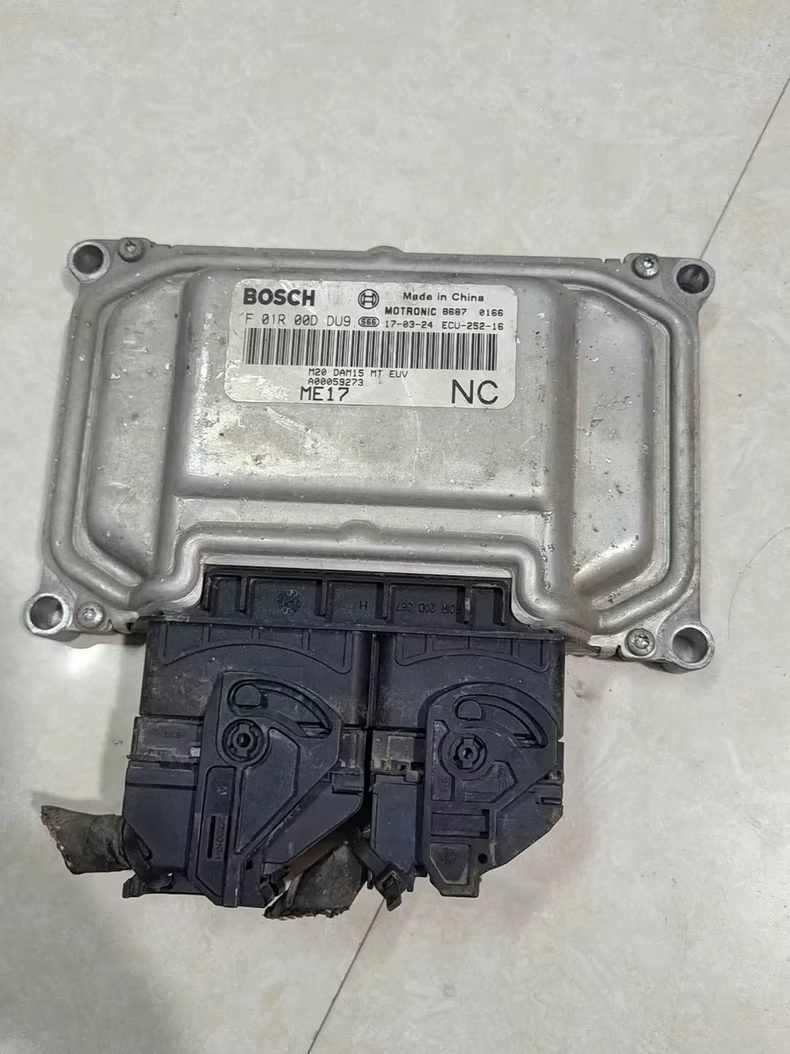 北汽威旺M20发动机电脑板 原装拆车 实物图片拍摄型号F01R00DDU9