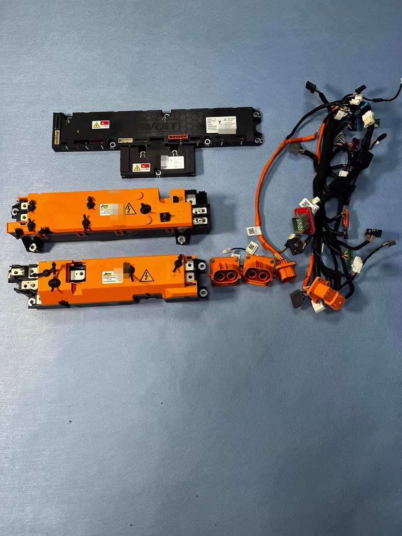 岚图梦想家 蜂巢能源电池 110Ah，377.4V电池包，