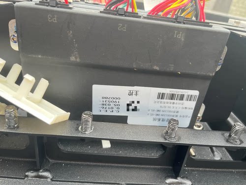 出 南京金龙D10 + 苏州宇量电池管理系统BMS主板，一套拆车件