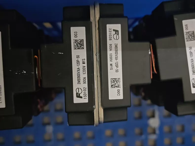2MBI900VXA-120P-50原装拆机带驱动 上海电驱动 外观成色看图。