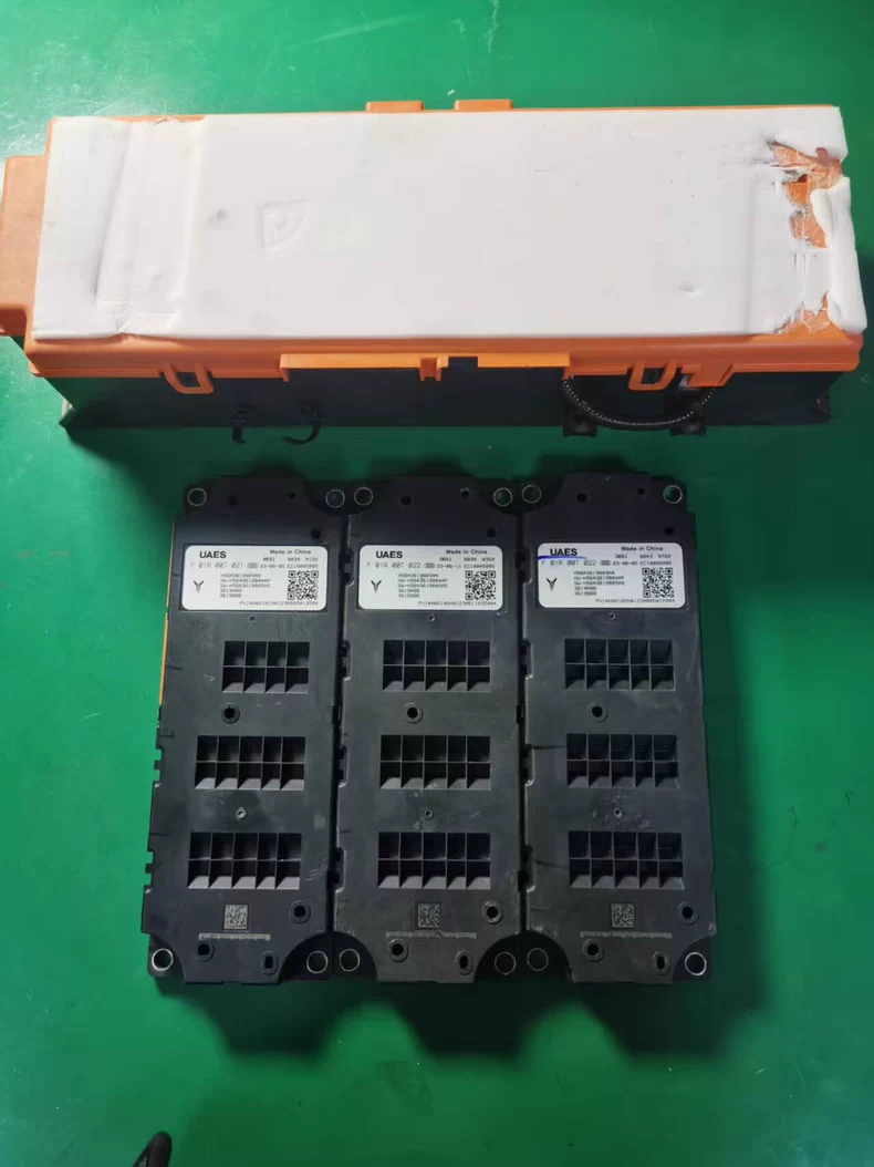 岚图梦想家PHEV 岚图追光PHEV，东风时代电池包 350.4V 宁德