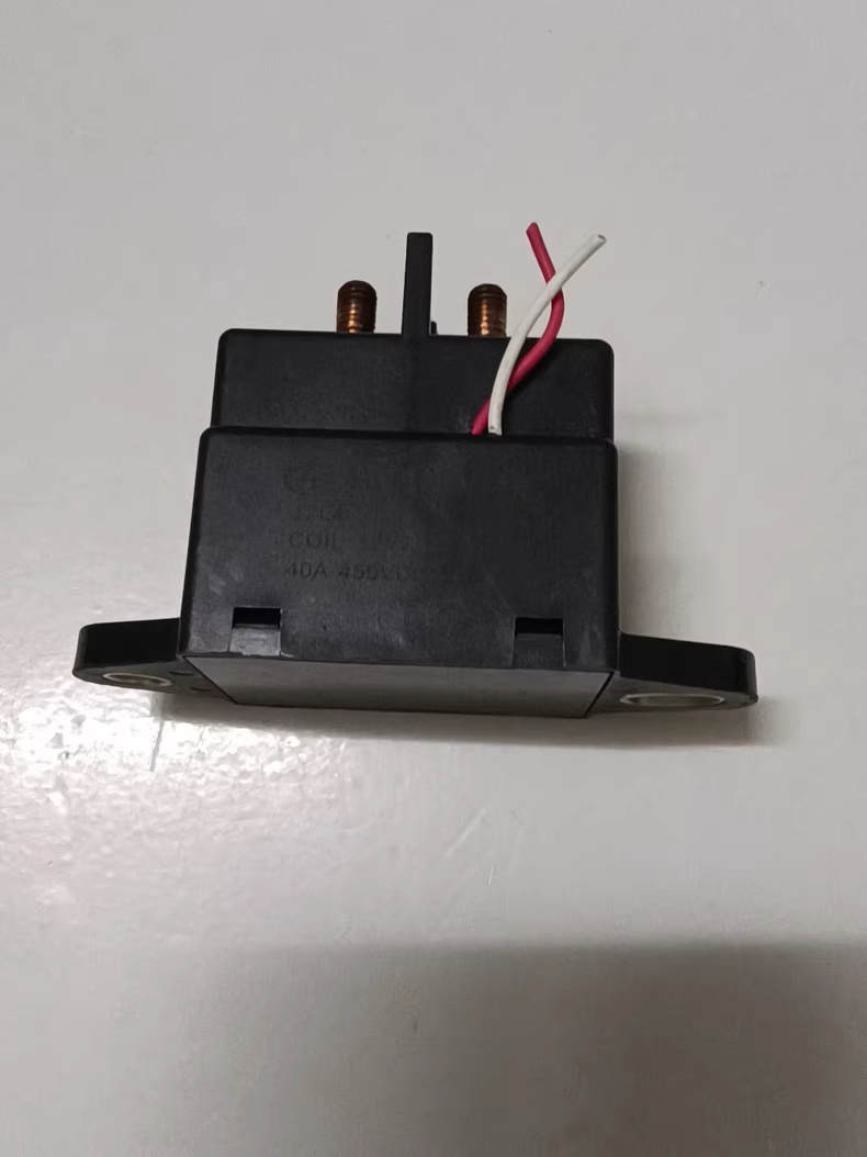 宏发HFE82V-40高压直流继电器，40A 450VDC规格，拆机成色如图，