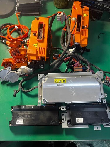 岚图梦想家PHEV 宁德时代三元锂电池包 366V 114Ah 41.7度电