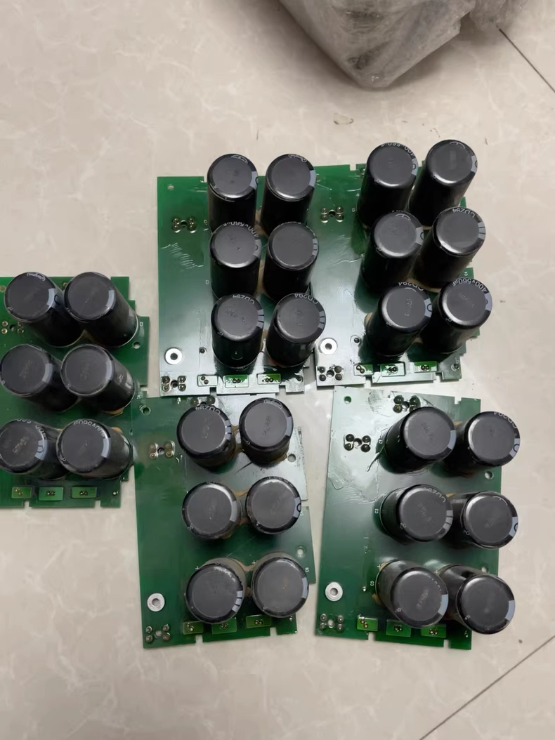江海电容CD294 560uf/400v,体积为30*60,变频器上拆下来的