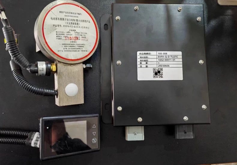 新能源叉车配件宁德时代高压盒，展厅未使用，成色如图需要咨询