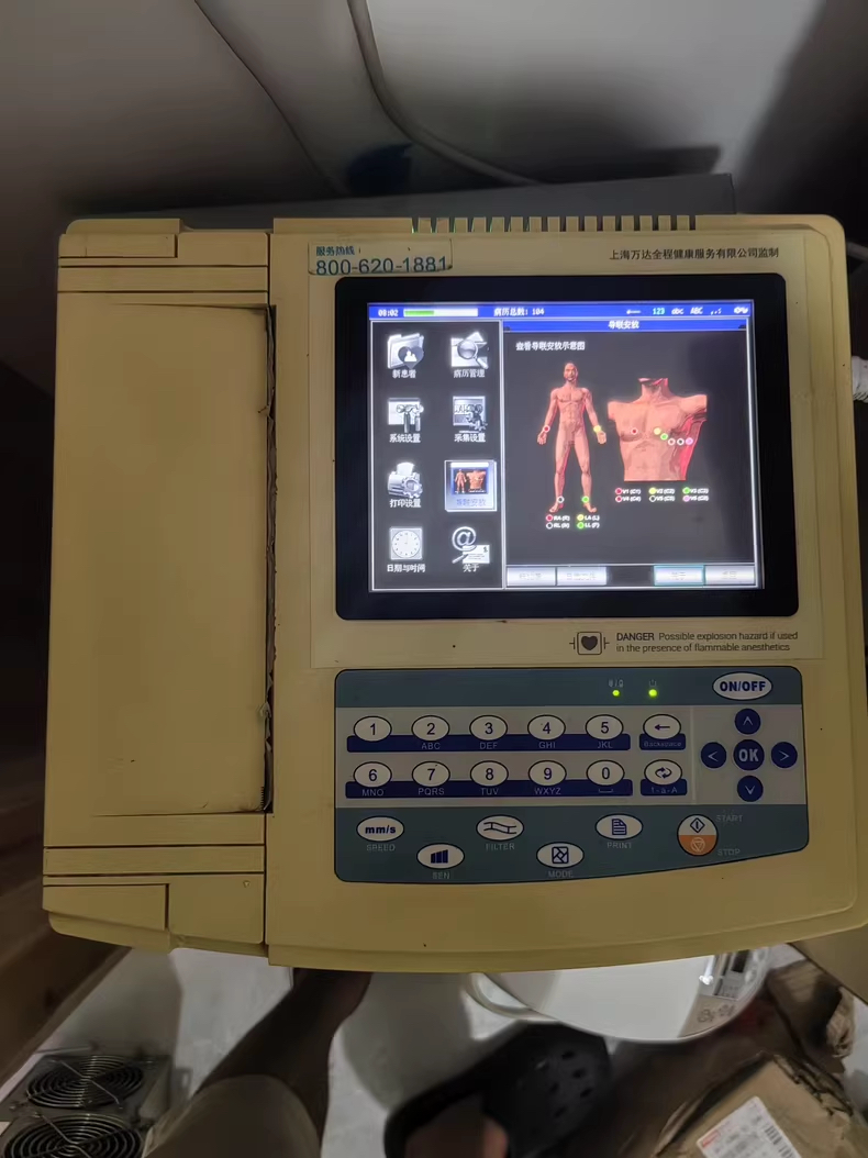 出一台ECG1200G心电图十二导，成色如图，功能正常，单主机