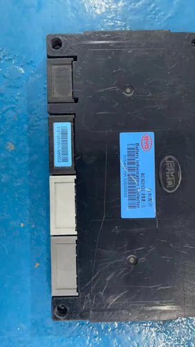 比亚迪采集器采集模块三芯，蓝标，二手车上拆下来的，剩两个