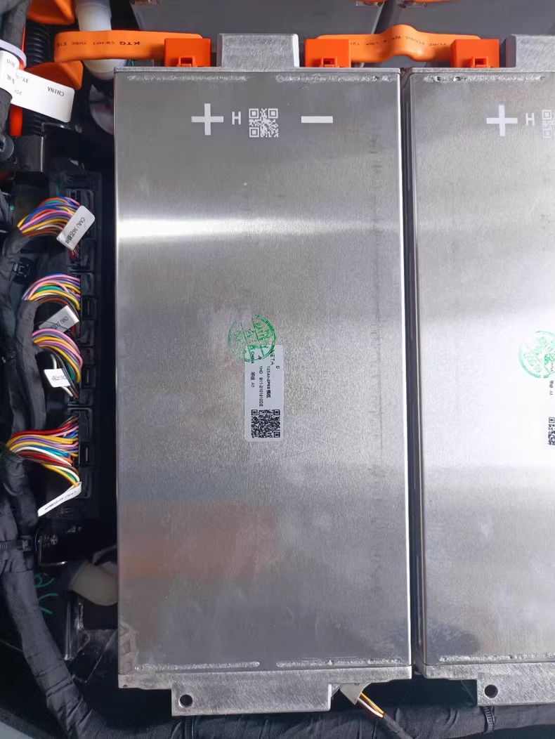 哪吒U电池包 华鼎国联61安 三元 183安-3P4S模组 122安-2P6S