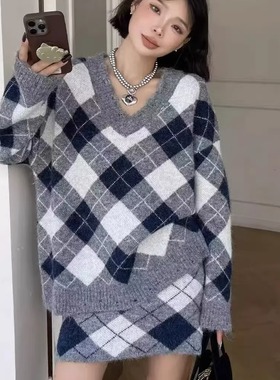 高级感格子拼色针织套装女秋冬新款宽松慵懒风V领毛衣半身裙套装
