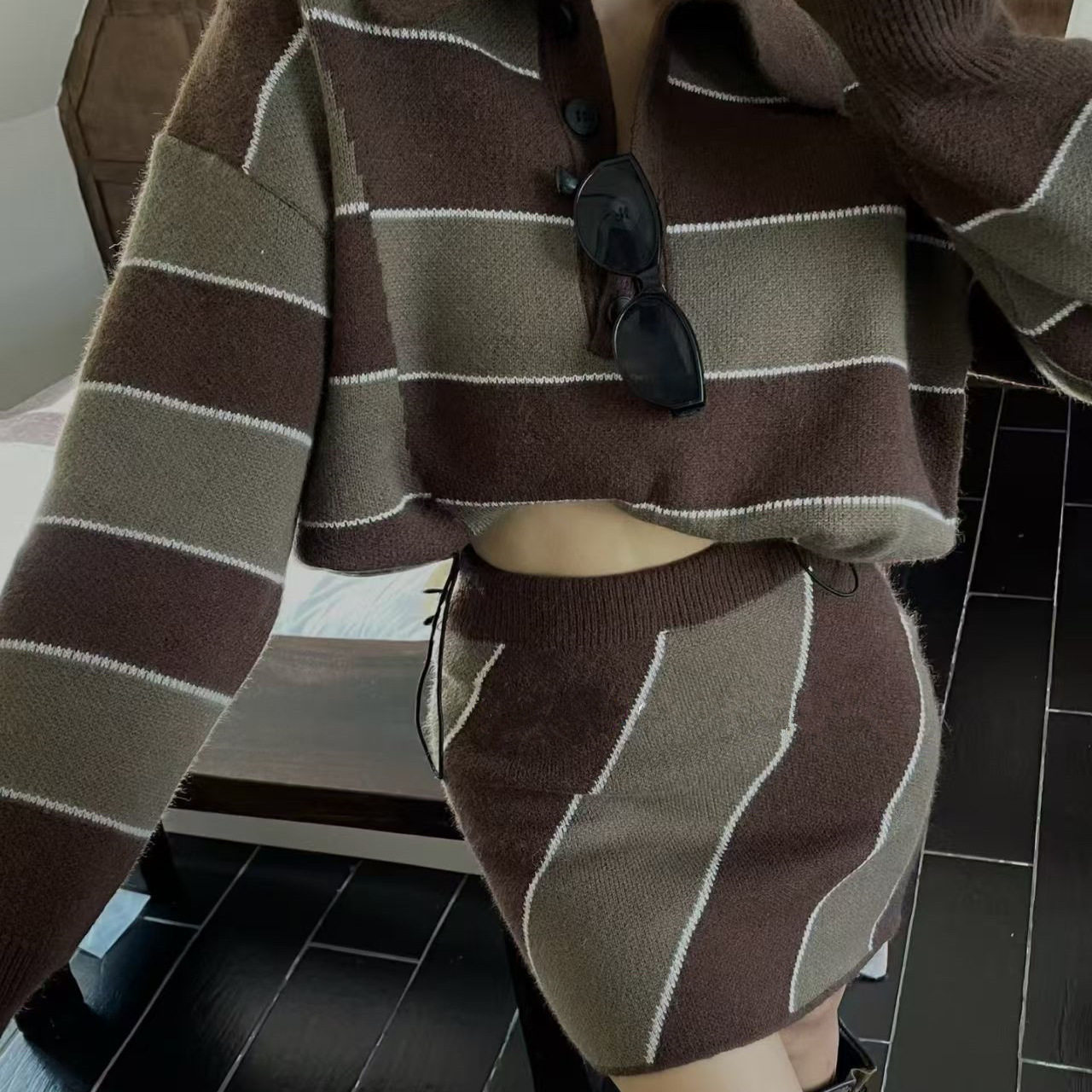 高级感条纹撞色针织套装女秋冬新款宽松翻领毛衣配短裤时尚两件套,女装/女士精品,毛针织衫,淘宝优惠券,粉丝福利购,淘宝优惠卷