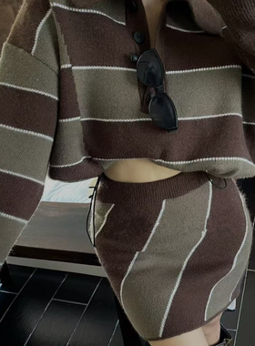 高级感条纹撞色针织套装女秋冬新款宽松翻领毛衣配短裤时尚两件套