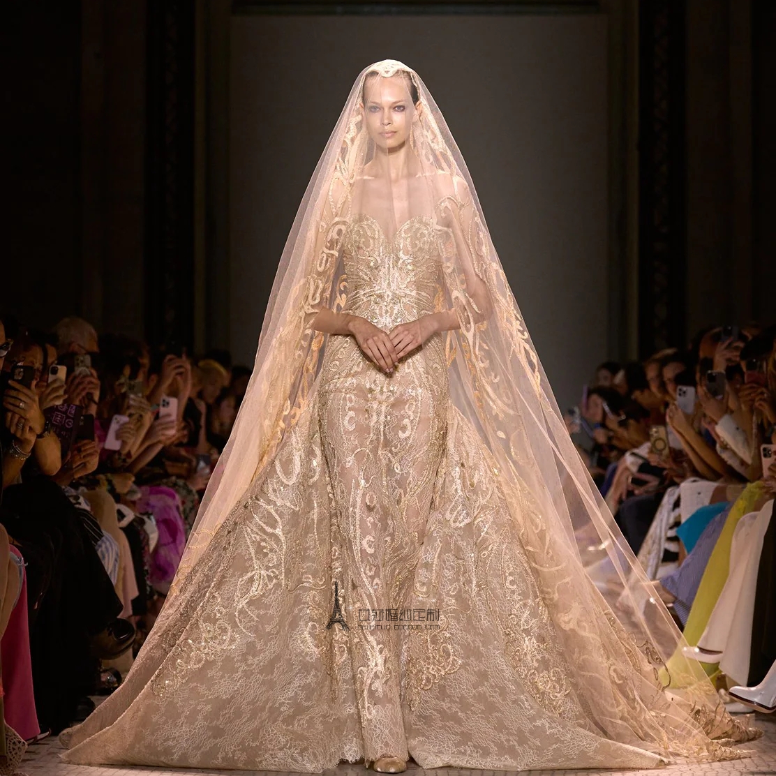 elie saab超重工华丽刺绣蓬蓬鱼尾婚纱 性感女王长拖尾主纱