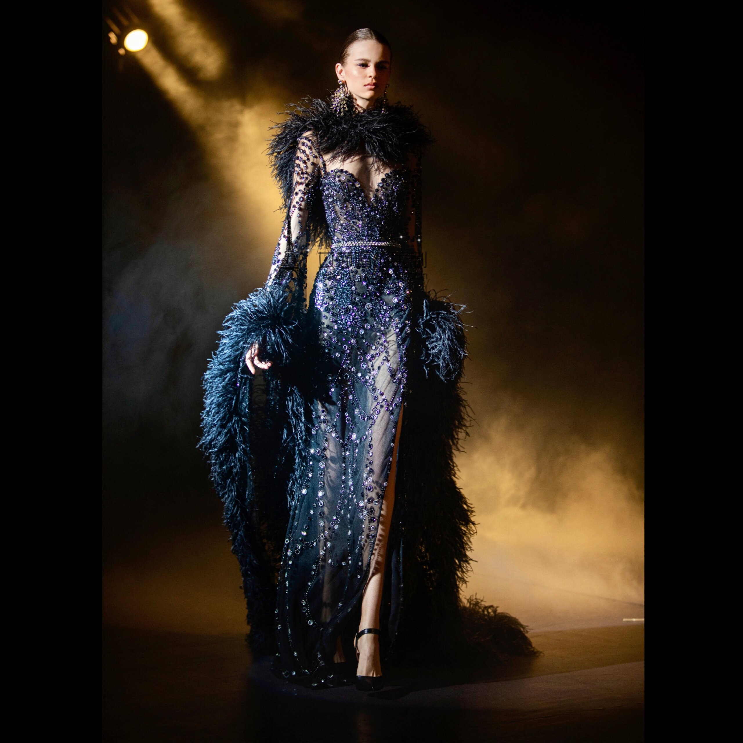 帅气个性手工钉珠奢华水钻羽毛黑色鱼尾拖尾婚纱礼服 新娘敬酒服