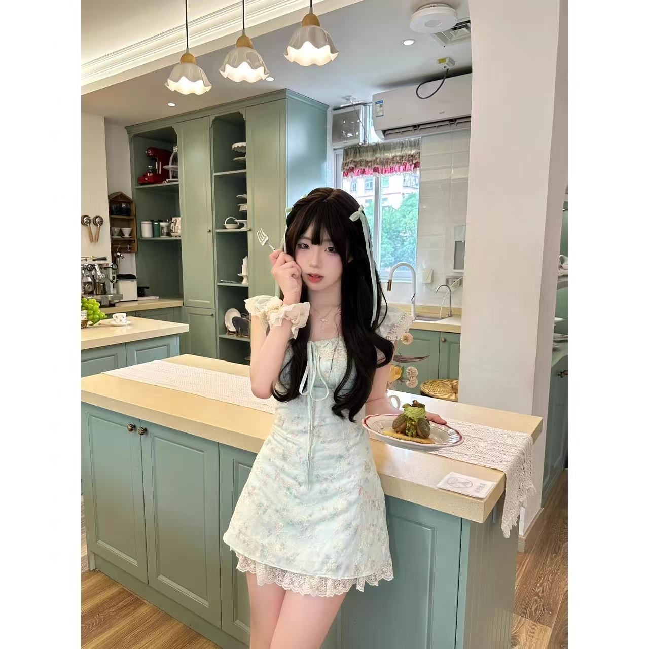 甜美薄荷绿小飞袖收腰蓬蓬吊带碎花连衣裙女夏季收腰刺绣a字短裙
