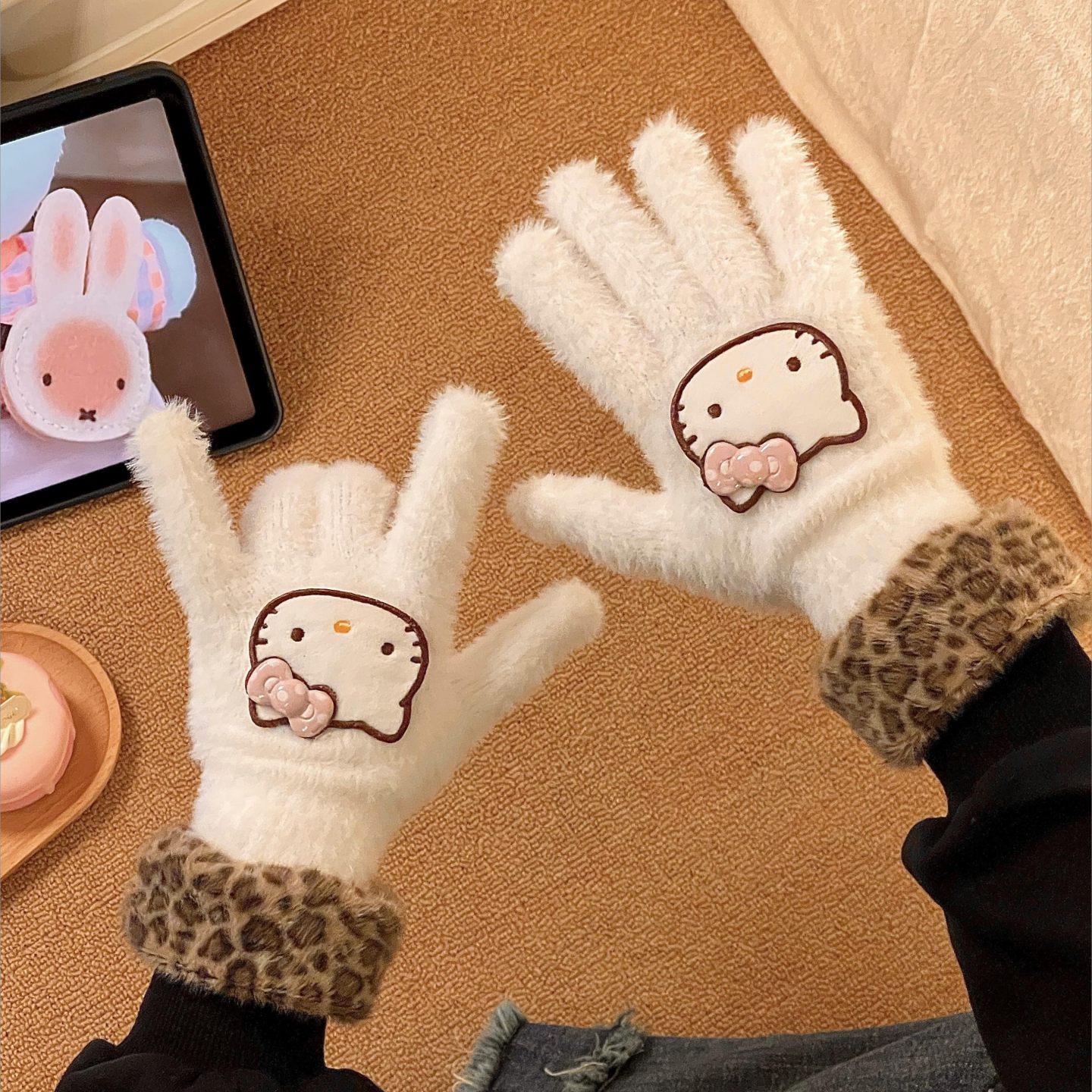 hellokitty凯蒂猫五指手套保暖女士可爱白色毛绒骑行手套可触屏
