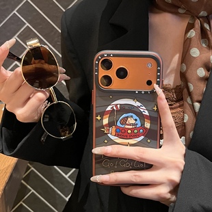 SIGEMACreation艺术家联名宇宙巡逻机狗狗适用苹果17pro max高级感防摔手机壳小众奢华磁吸磨砂ins网红保护套