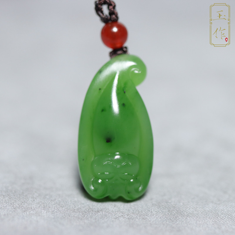 玉作新疆和田玉籽料碧玉蝙蝠玉坠