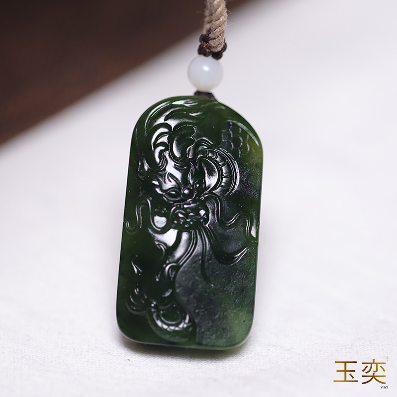 玉奕玉雕工作室19克新疆和田玉籽料碧玉典藏菠菜绿仿古龙玉牌挂件