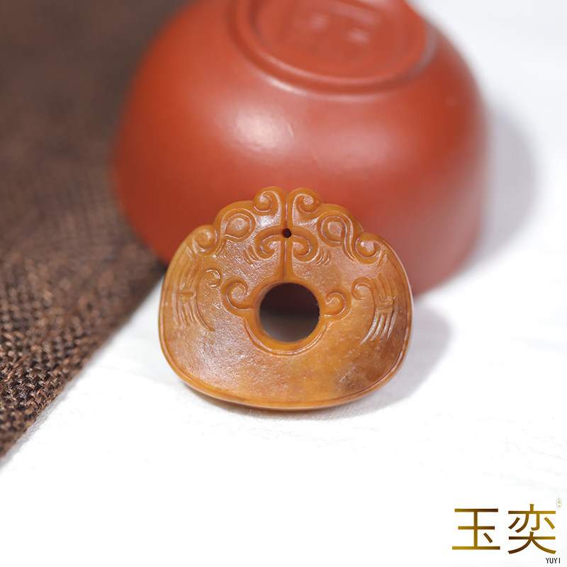 挂件守护龙籽料CNAL玉吊坠满沁
