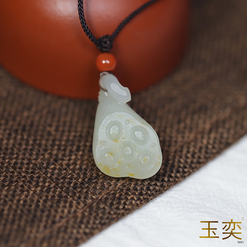 玉奕新疆和田玉籽料3.8克白玉洒金皮是个玉莲蓬多子多福挂件玉坠