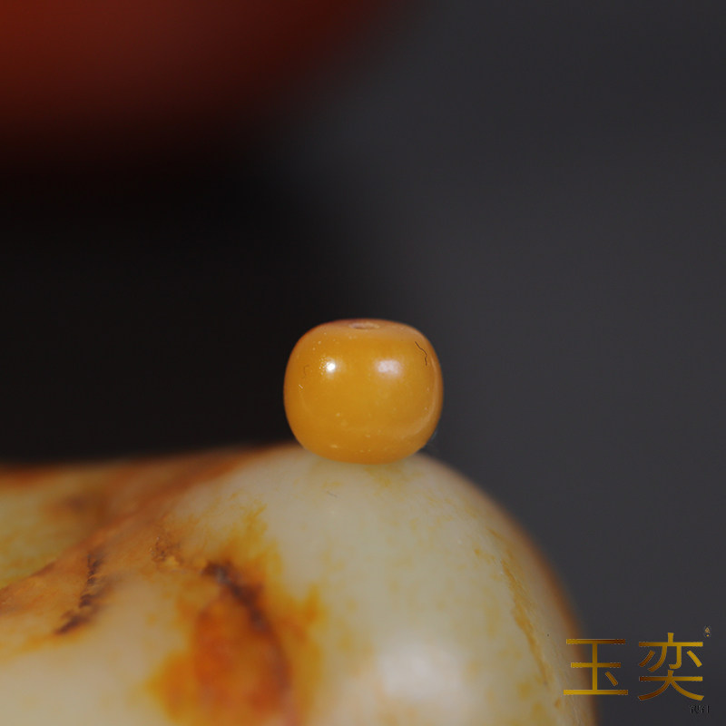 和田玉籽料黄沁苏工老型玉珠
