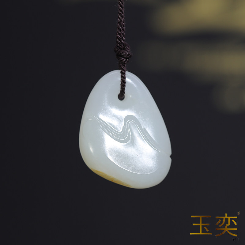 和田白玉籽料洒金皮苏工仿古吊坠