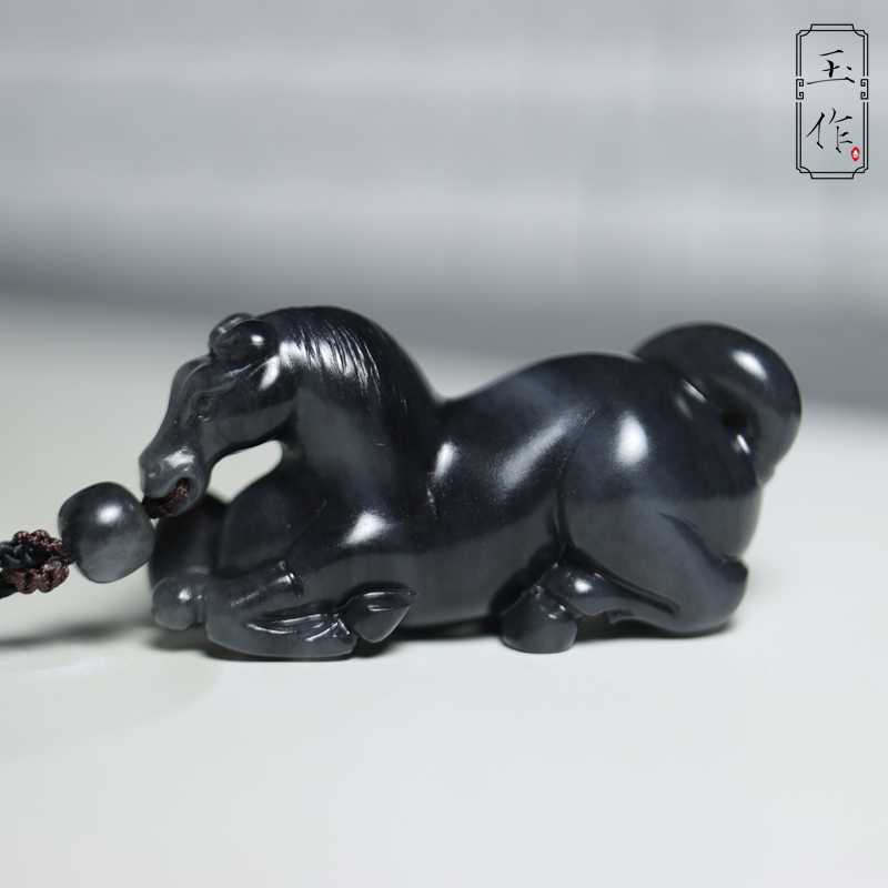 玉作玉雕工作室18.8克新疆和田玉籽料青花墨色黑马墨玉马挂件玉坠