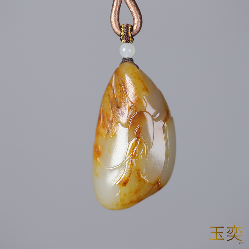 玉奕新疆和田玉籽料24.1克独籽洒金皮无相观音荷花挂件玉吊坠