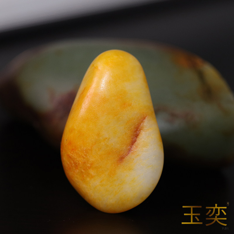 玉奕和田玉籽料独籽金镶玉吊坠