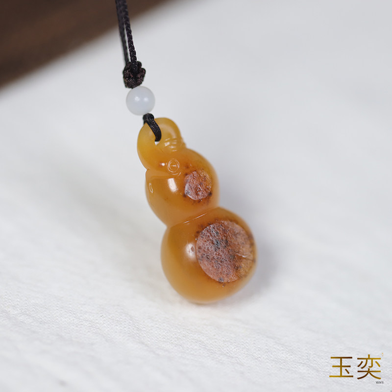 玉奕新疆和田玉籽料黄沁葫芦吊坠