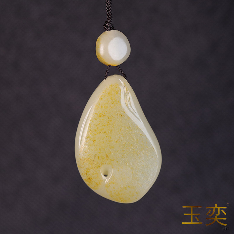 和田玉籽料洒金皮仿古荷花挂件