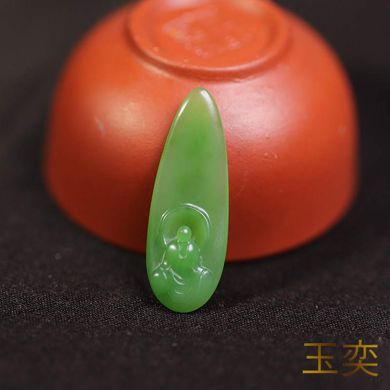 玉奕苏工俄罗斯碧玉2.3克山料苏工无相观音金镶玉吊坠配饰挂件