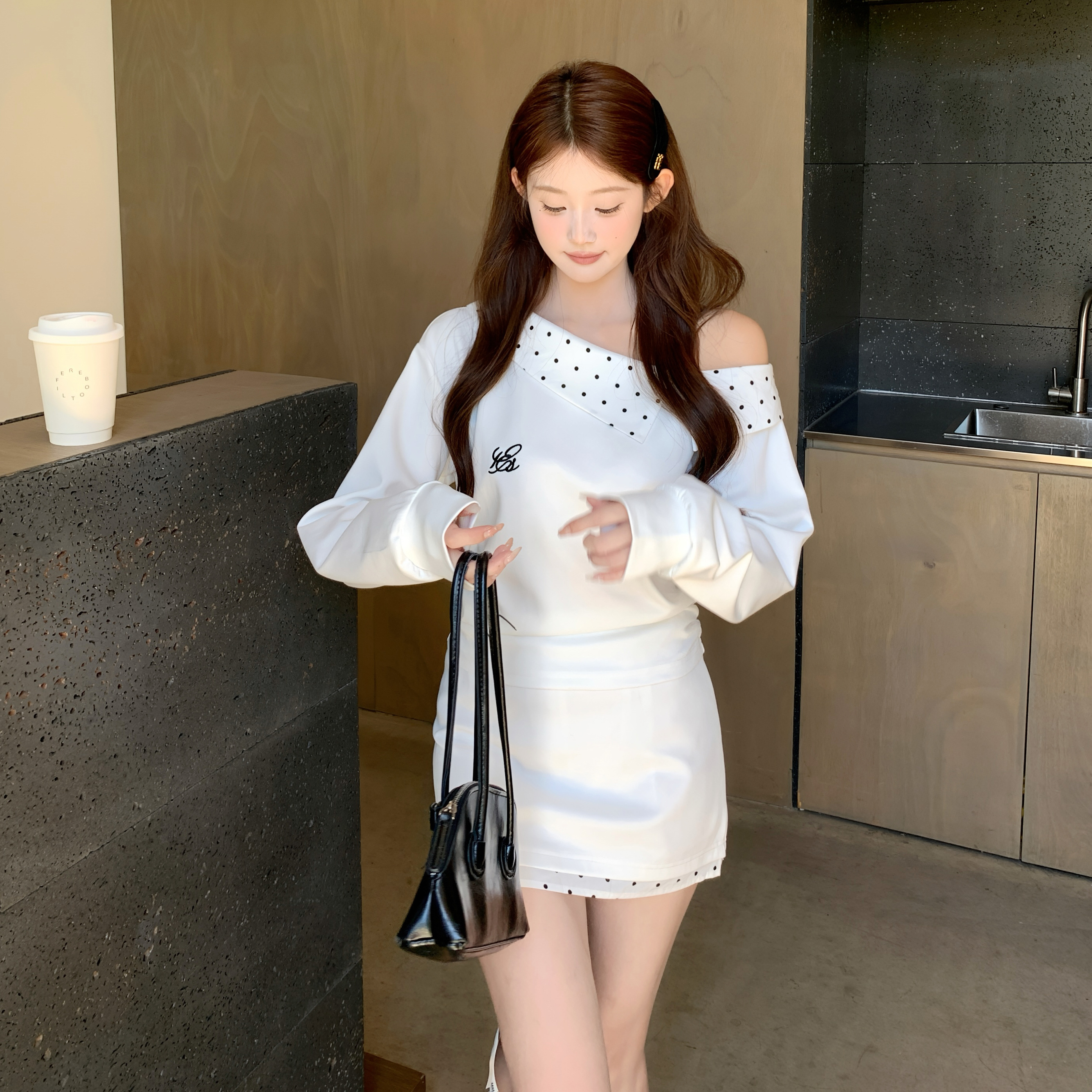 1ess la mode韩系温柔波点撞色斜肩上衣短裙套装