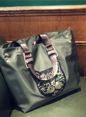 轻便尼龙布超大包出行出差手提包女单肩拉链大容量妈妈包猫头亮片