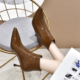 小短靴女细跟尖头气质真皮秋冬季加绒高跟鞋时尚漆皮棕色女鞋亮皮