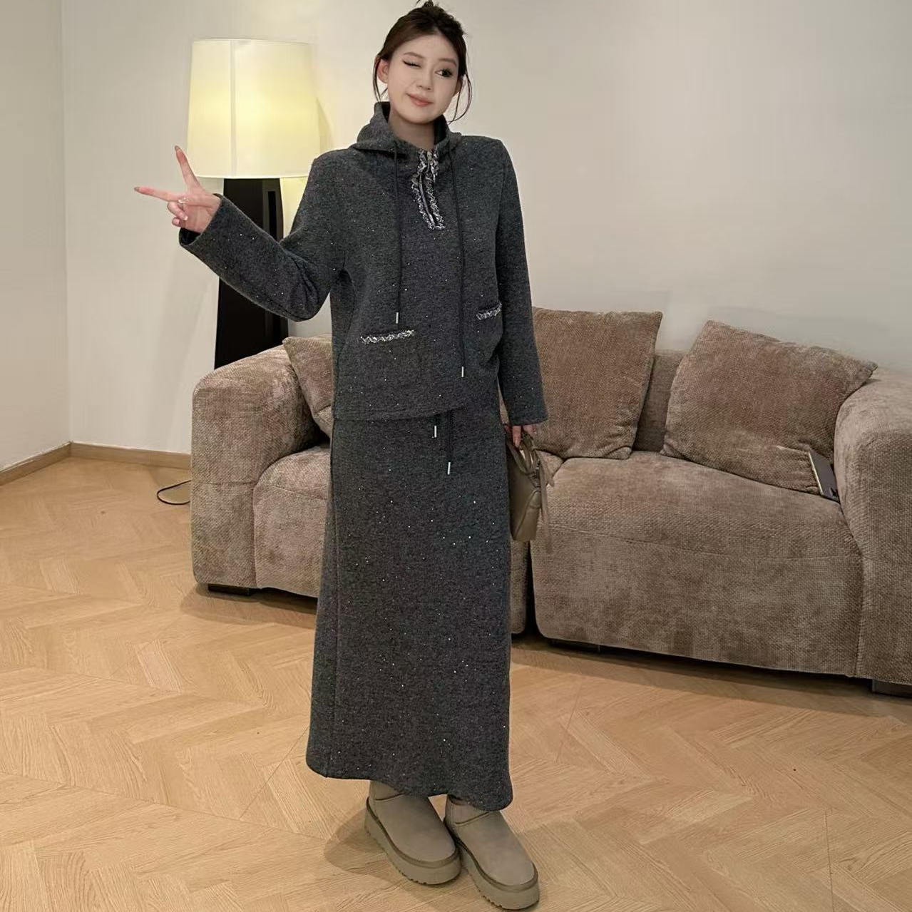琪琪微微胖大码女装高级感灰色烫钻半拉链卫衣半裙两件套装女