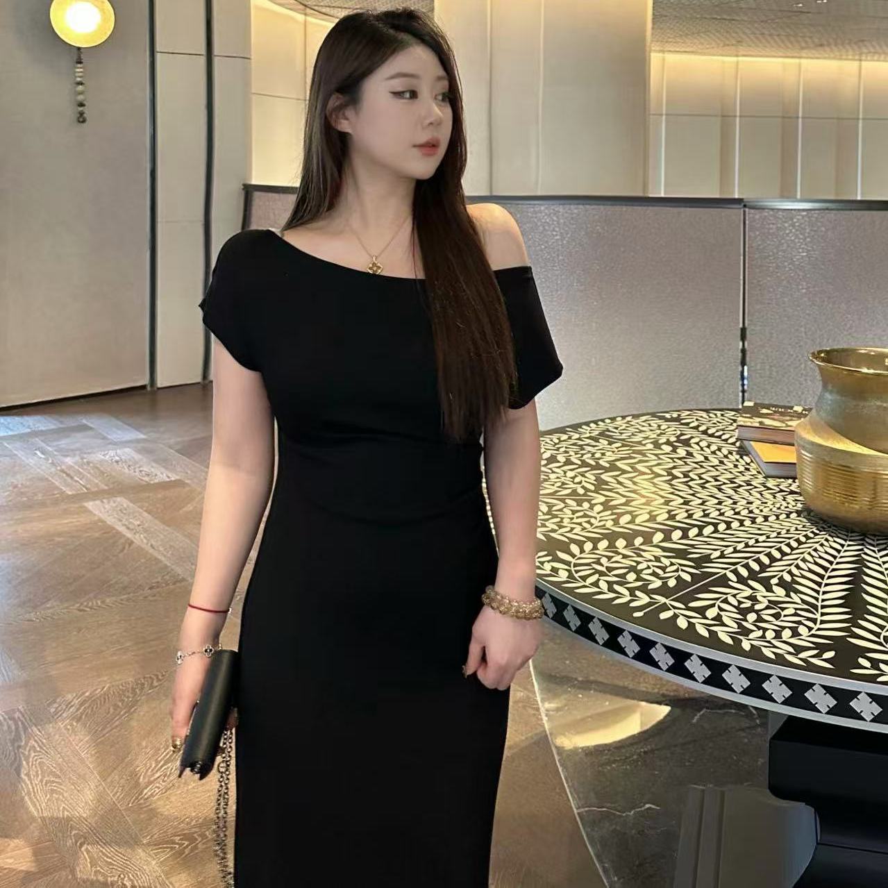 琪琪微微胖大码女装法式黑色斜领露肩连衣裙女纯欲气质修身长裙子