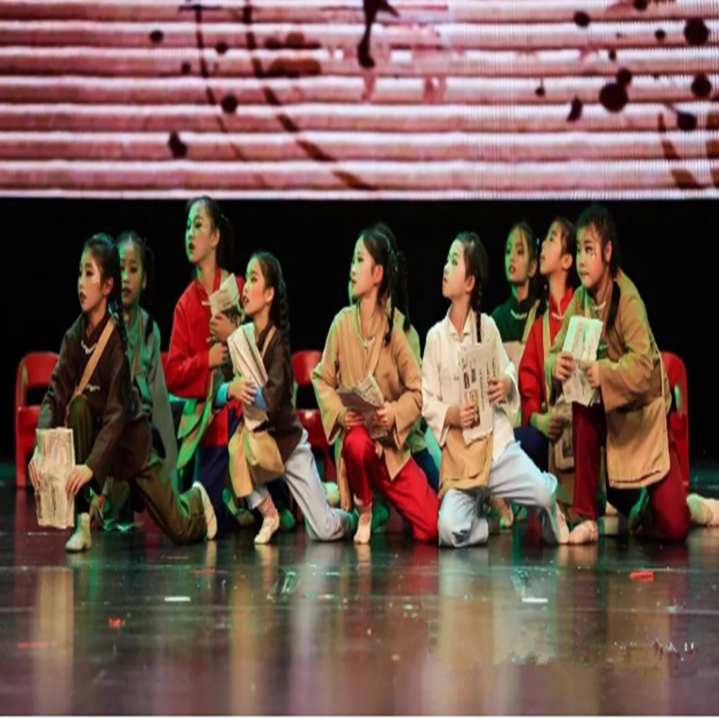 书包卖报表演服舞蹈山区贫穷儿童