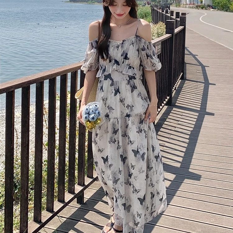 绝美一字肩连衣裙女夏2025新款海边度假穿搭露肩碎花雪纺吊带长裙